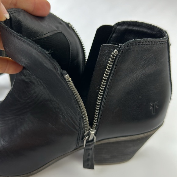Frye Leather Bootie. Black. Working Zipper on Both Sides of Boot. Sz 9.5. - Picture 12 of 16